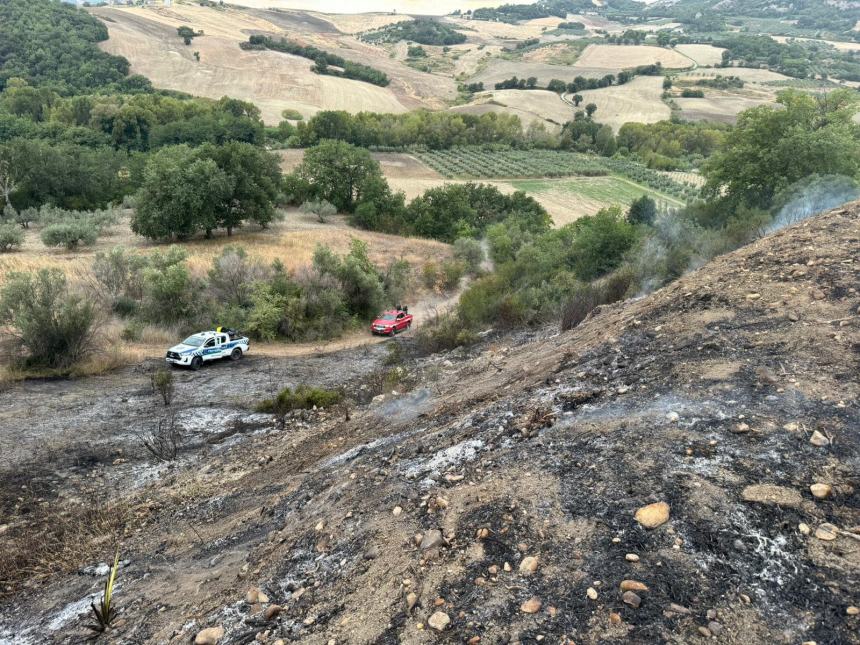 Fiamme tra Fondovalle Treste e Montalfano, roghi domati