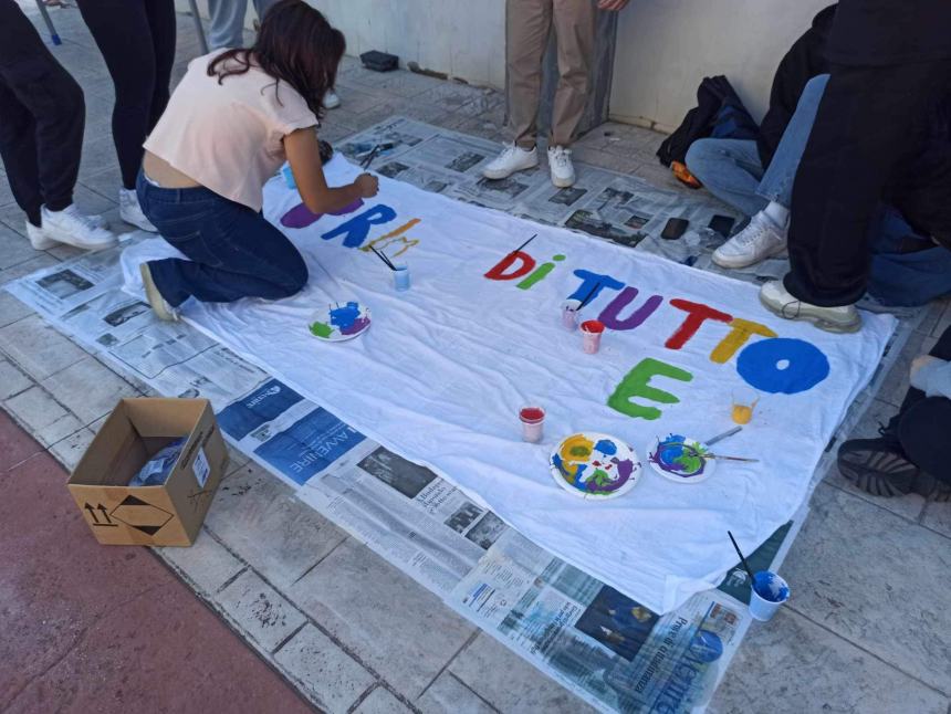 Studenti e docenti del Liceo Artistico omaggiano la Giornata Internazionale della Pace