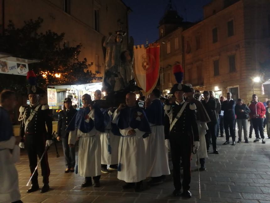 Lungo corteo per San Michele, Bruno Forte: "La grazia della pace scenda sulle guerea" 