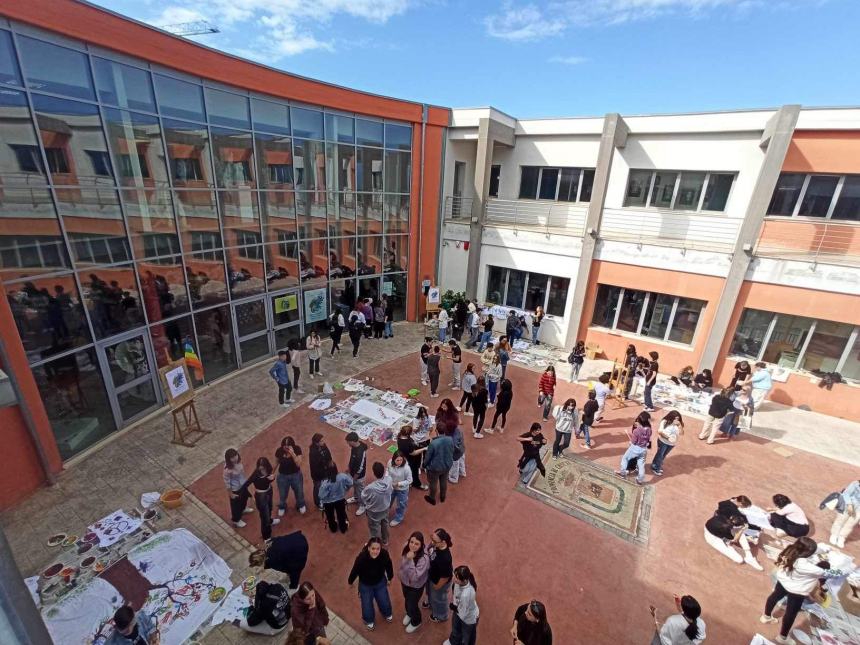 Studenti e docenti del Liceo Artistico omaggiano la Giornata Internazionale della Pace