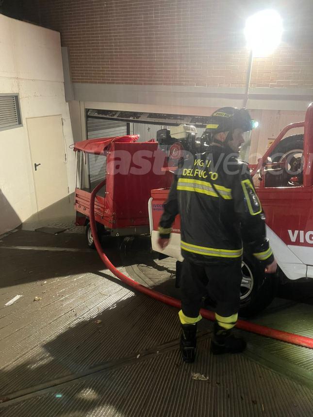 Box auto e scantinati allagati in viale Perth a Vasto, strade allagate alla Marina