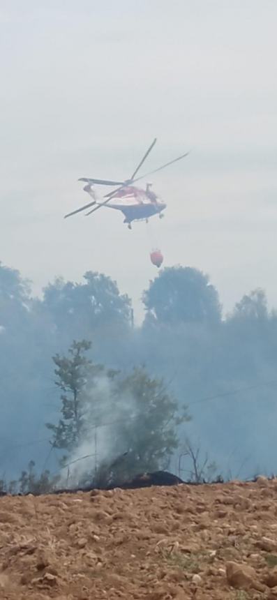 Ampio incendio a Rocca San Giovanni: necessario l’intervento di mezzi aerei