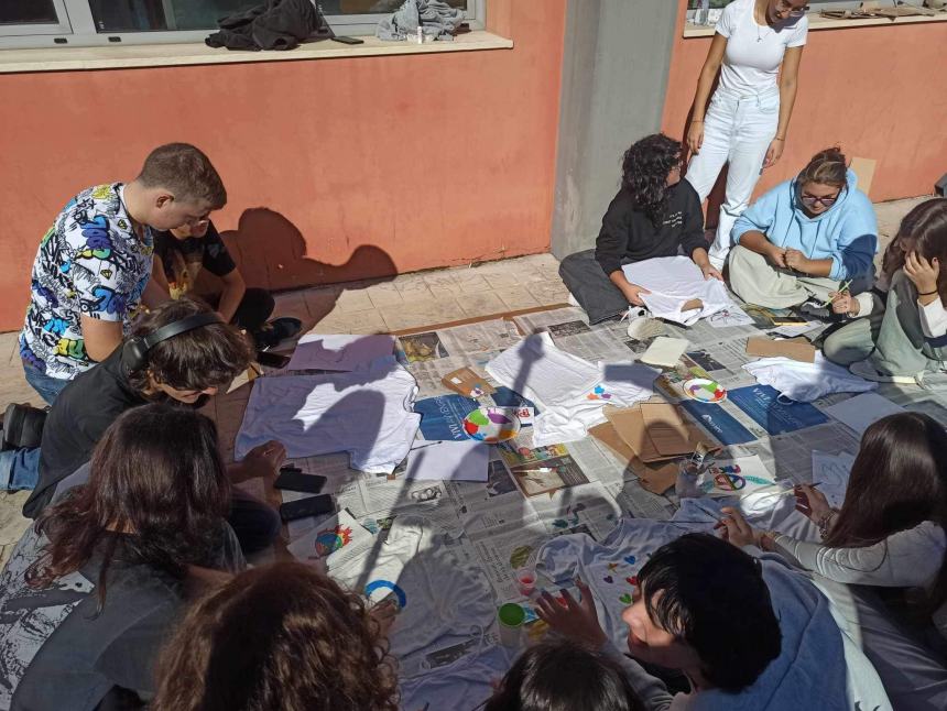 Studenti e docenti del Liceo Artistico omaggiano la Giornata Internazionale della Pace