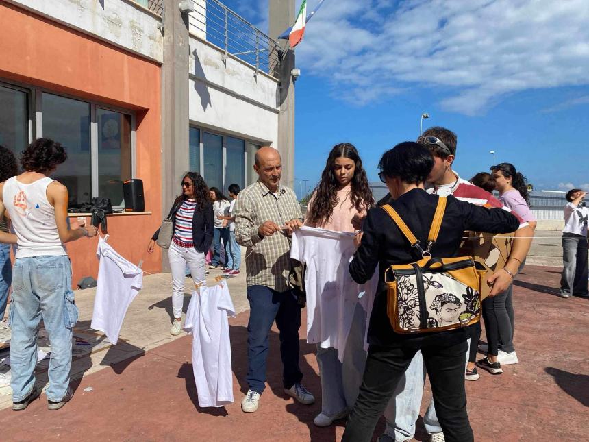 Studenti e docenti del Liceo Artistico omaggiano la Giornata Internazionale della Pace