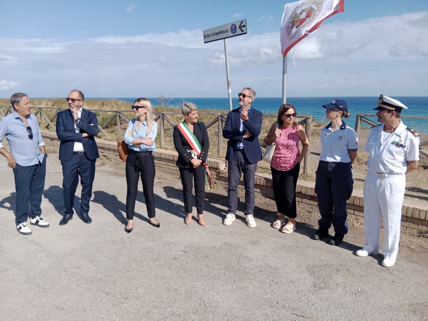 Nasce a Punta Aderci “Viale dei Capodogli”: “Vasto non dimentica il drammatico spiaggiamento”