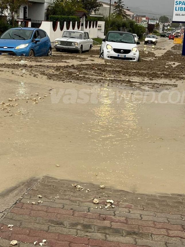 Bomba d'acqua ad Atessa, veicoli bloccati nel fango: ripristinata la viabilità