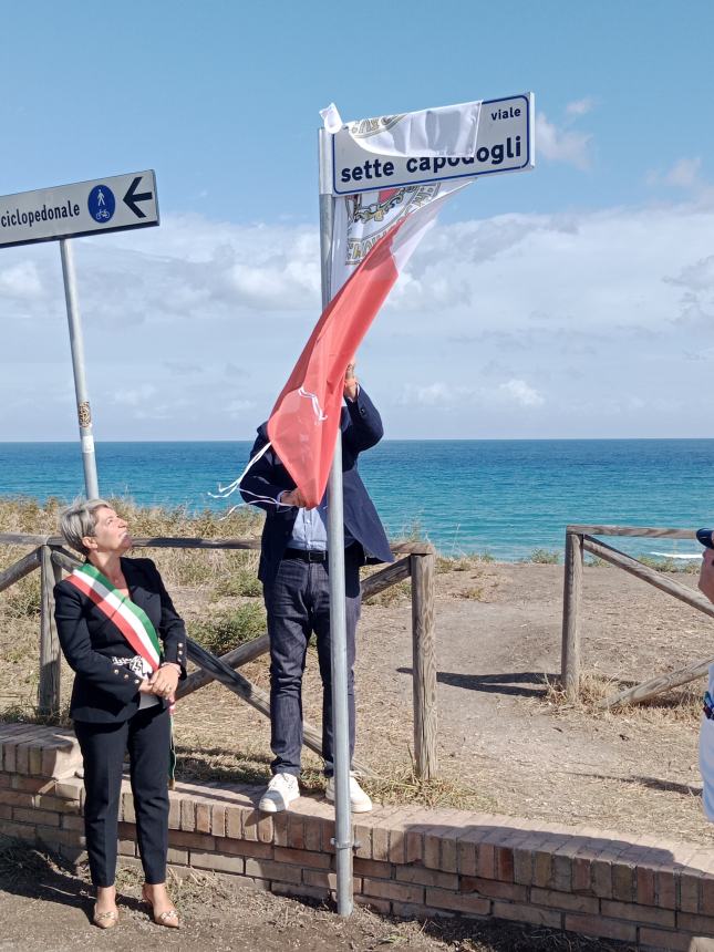 Nasce a Punta Aderci “Viale dei Capodogli”: “Vasto non dimentica il drammatico spiaggiamento”