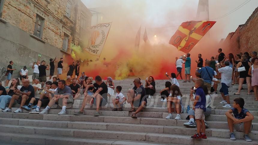 La presentazione del Termoli calcio 1920 sulla scalinata del Folklore