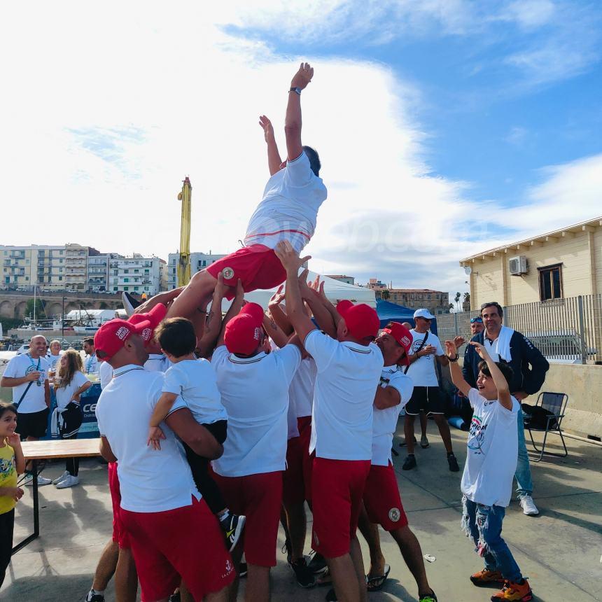 Tripudio biancorosso a Termoli: la "Ciurma Vasto" vince il campionato lancia a 10 remi