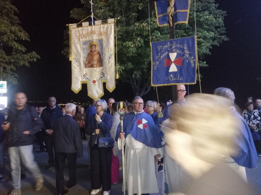 Lungo corteo per San Michele, Bruno Forte: "La grazia della pace scenda sulle guerea" 