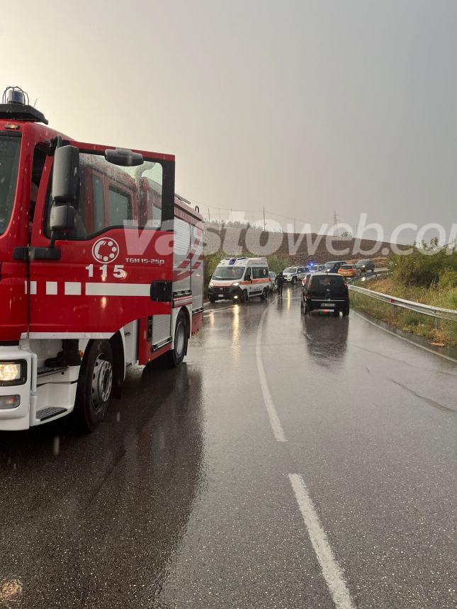 Fiat Panda esce fuori strada sulla Sp 181 e si ribalta, due feriti al San Pio