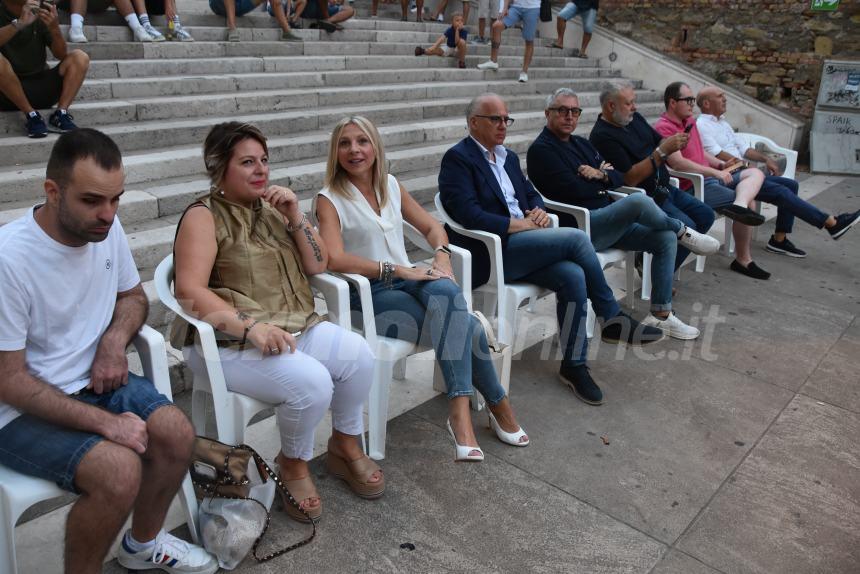 La presentazione del Termoli calcio 1920 sulla scalinata del Folklore