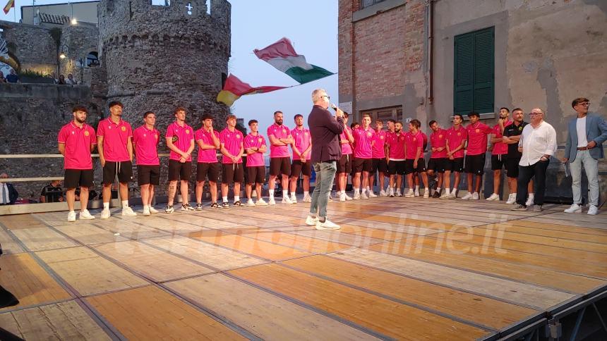 La presentazione del Termoli calcio 1920 sulla scalinata del Folklore