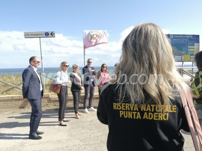 Nasce a Punta Aderci “Viale dei Capodogli”: “Vasto non dimentica il drammatico spiaggiamento”