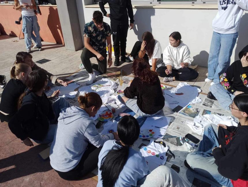 Studenti e docenti del Liceo Artistico omaggiano la Giornata Internazionale della Pace