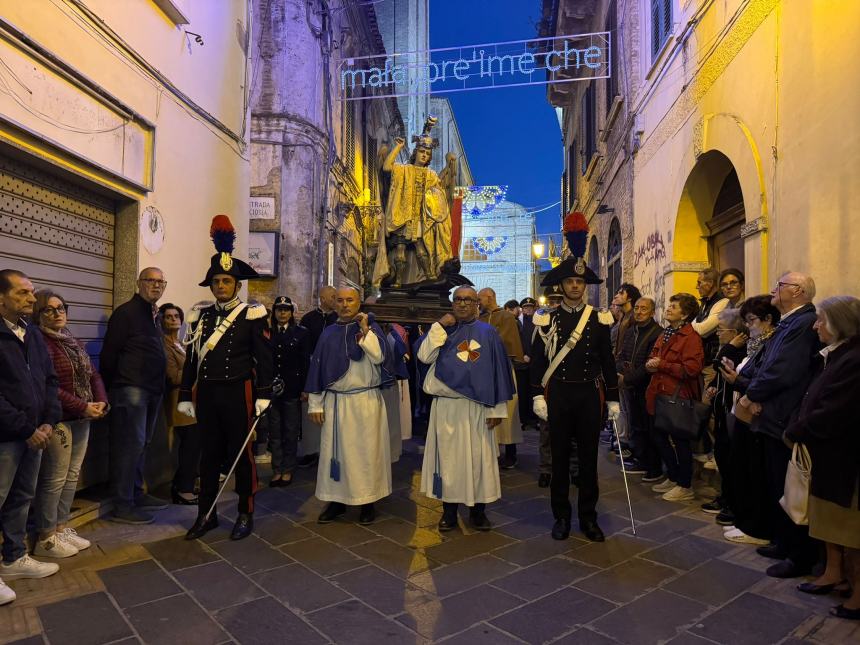 Lungo corteo per San Michele, Bruno Forte: "La grazia della pace scenda sulle guerre" 