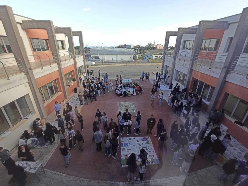 Studenti e docenti del Liceo Artistico omaggiano la Giornata Internazionale della Pace