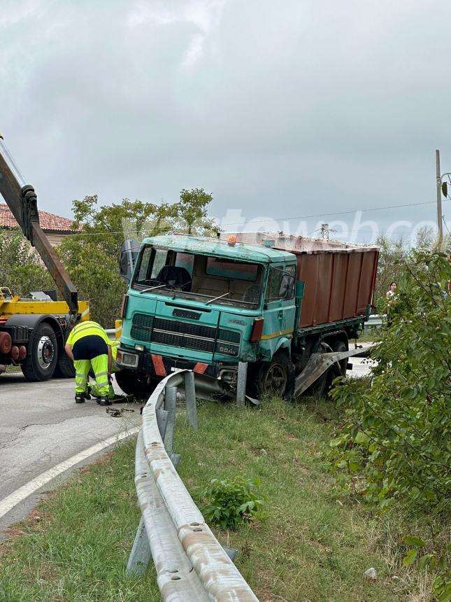 Scontro camion-auto in via San Lorenzo, ferita una 34enne moldava