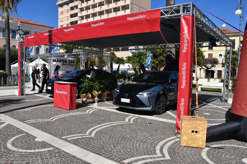 Scopriamo il mondo dei veicoli green all'Ecomob Expo City in piazza Monumento