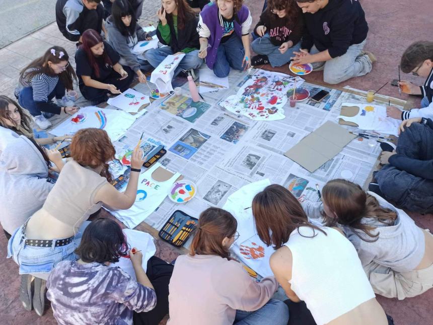 Studenti e docenti del Liceo Artistico omaggiano la Giornata Internazionale della Pace