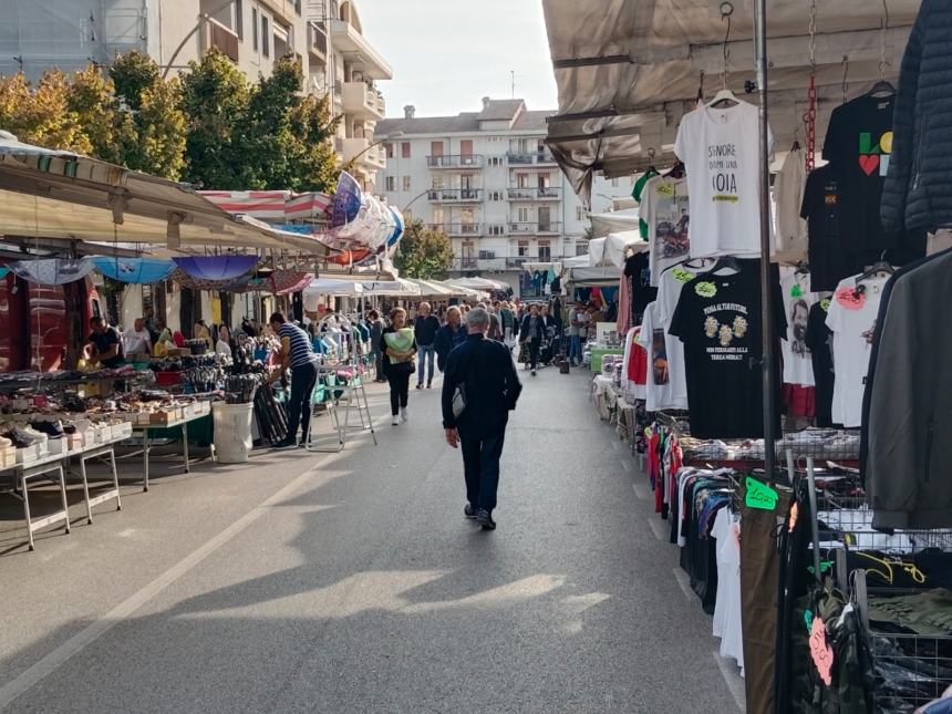 In tanti da questa mattina in Via Giulio Cesare a Vasto per "Ambulanti in città"