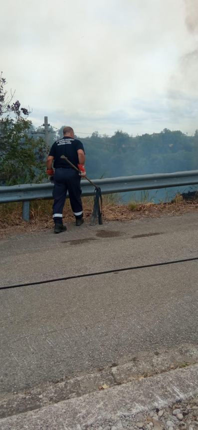 Ampio incendio a Rocca San Giovanni: necessario l’intervento di mezzi aerei