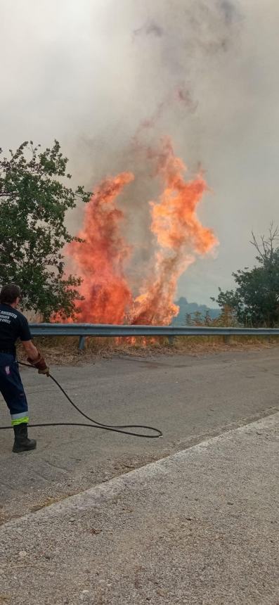 Ampio incendio a Rocca San Giovanni: necessario l’intervento di mezzi aerei