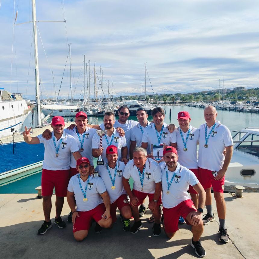 Tripudio biancorosso a Termoli: la "Ciurma Vasto" vince il campionato lancia a 10 remi