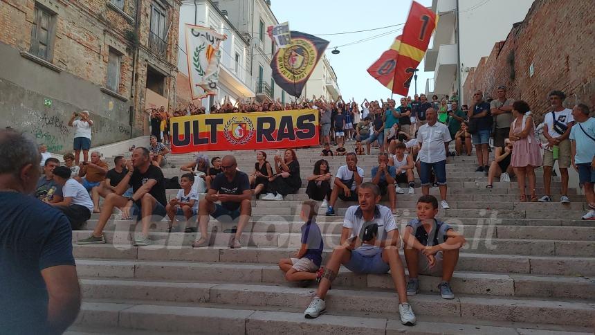 La presentazione del Termoli calcio 1920 sulla scalinata del Folklore