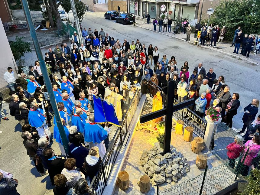  Da un tronco secco rinasce la statua della Madonna Addolorata