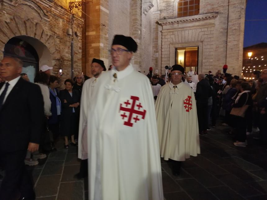 Lungo corteo per San Michele, Bruno Forte: "La grazia della pace scenda sulle guerea" 