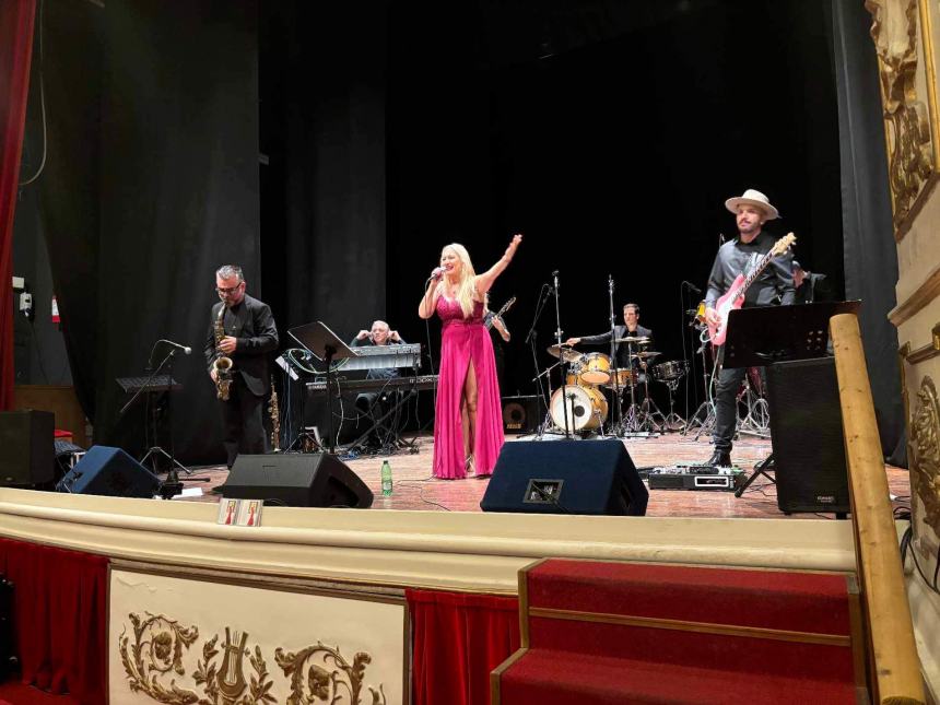 Teatro Rossetti gremito per "Fernanda D'Ercole canta Mina"