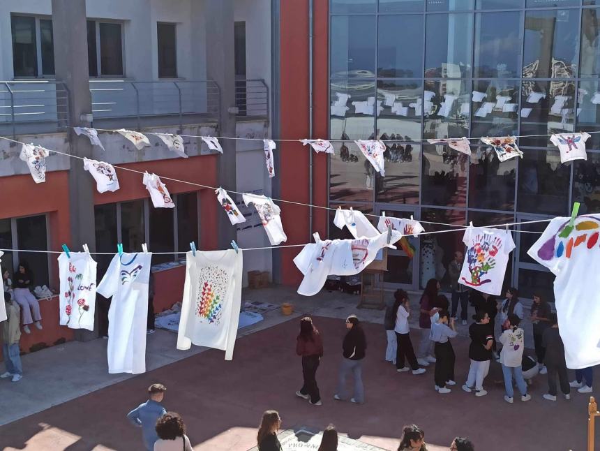 Studenti e docenti del Liceo Artistico omaggiano la Giornata Internazionale della Pace