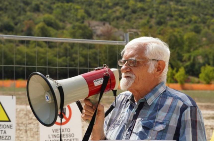 Centrale Snam di Sulmona: gli attivisti si incatenano al cancello