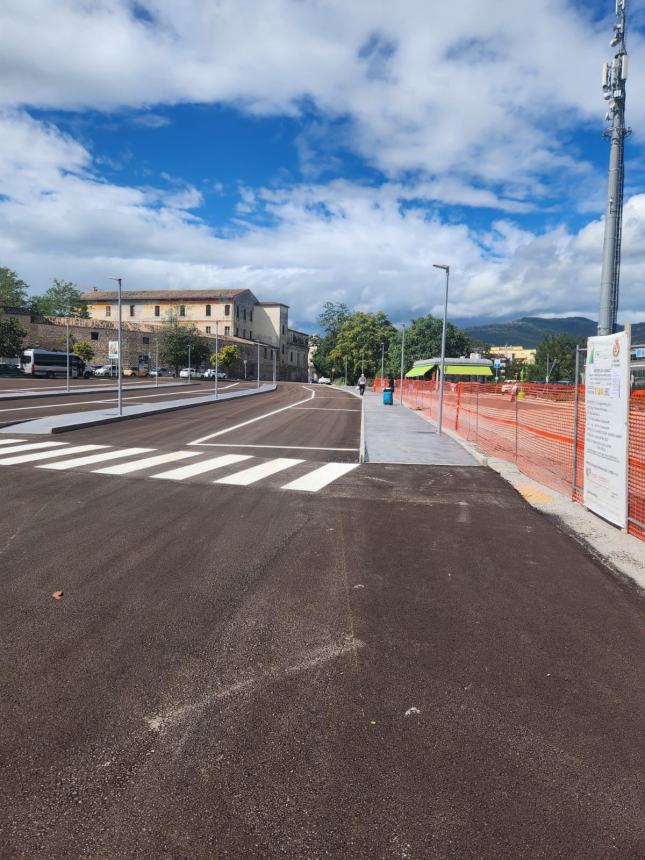 Terminal di Teramo, riconsegnato lo spiazzale: nuovi stalli, banchine e segnaletica orizzontale