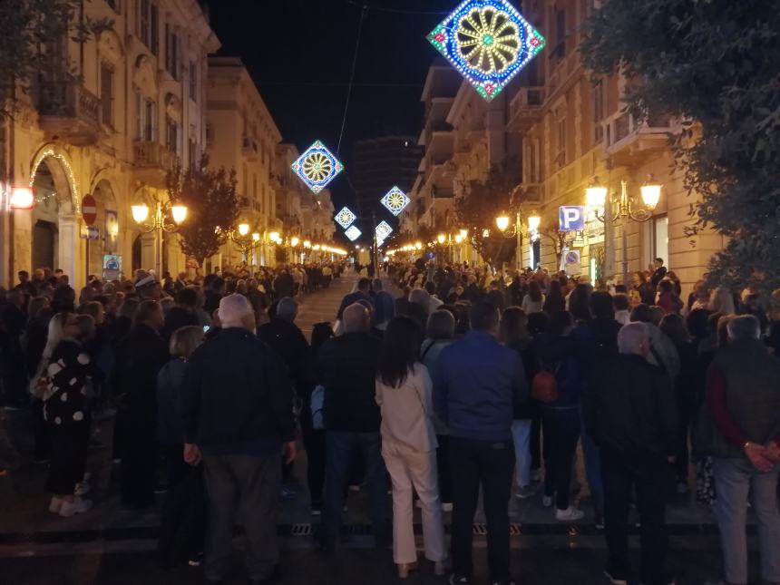 Lungo corteo per San Michele, Bruno Forte: "La grazia della pace scenda sulle guerea" 