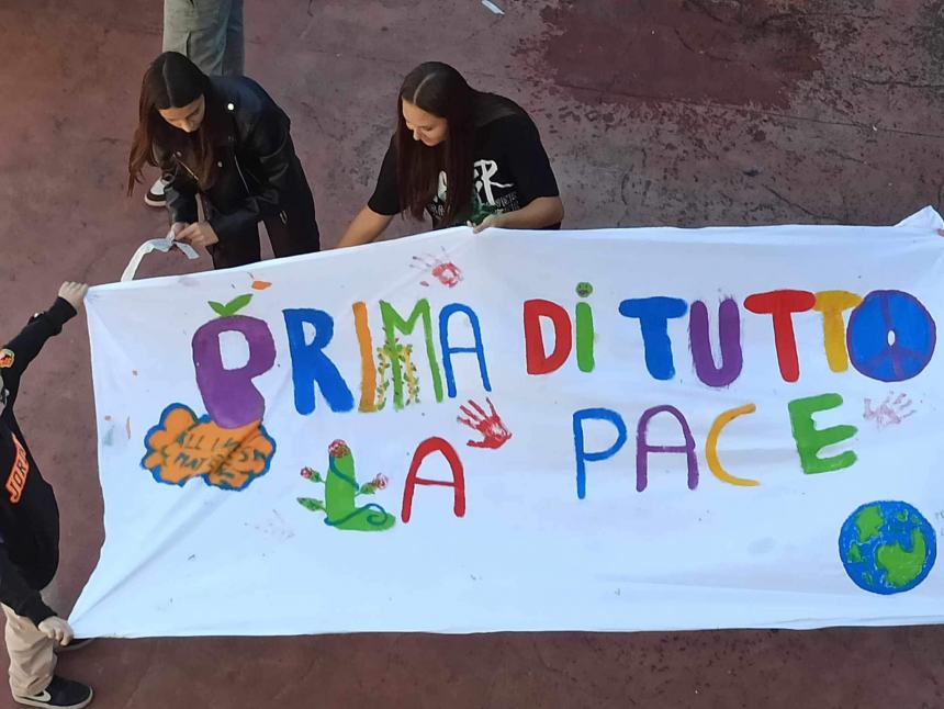 Studenti e docenti del Liceo Artistico omaggiano la Giornata Internazionale della Pace