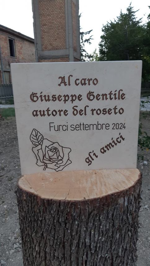 Nel roseto del Santuario di Furci una targa in ricordo "dell'amico e studioso" Giuseppe Gentile 