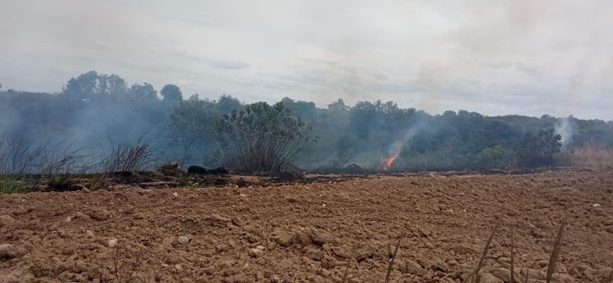 Ampio incendio a Rocca San Giovanni: necessario l’intervento di mezzi aerei