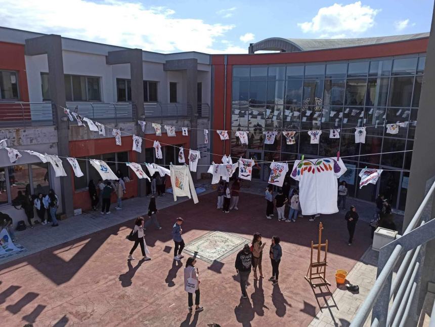 Studenti e docenti del Liceo Artistico omaggiano la Giornata Internazionale della Pace