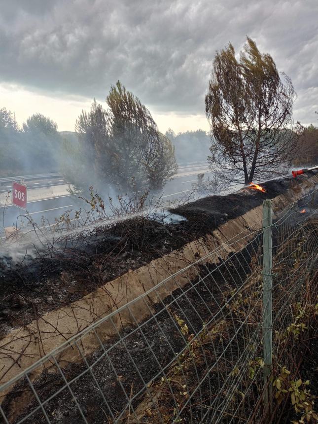 Fiamme sull'A14 tra Vasto nord e Vasto sud e nella zona industriale di San Salvo