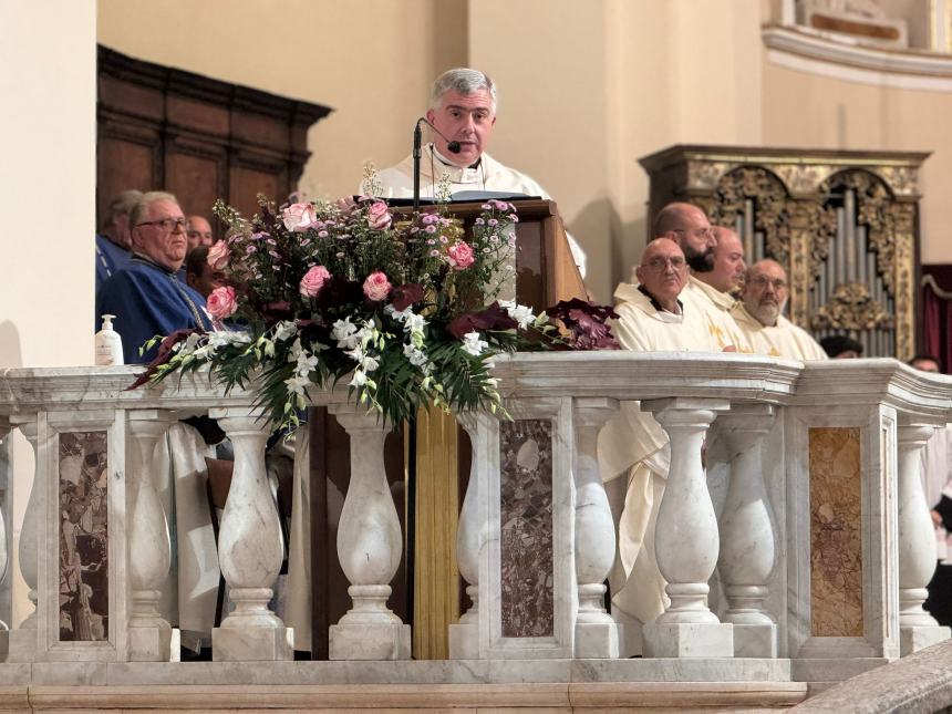 Lungo corteo per San Michele, Bruno Forte: "La grazia della pace scenda sulle guerre" 