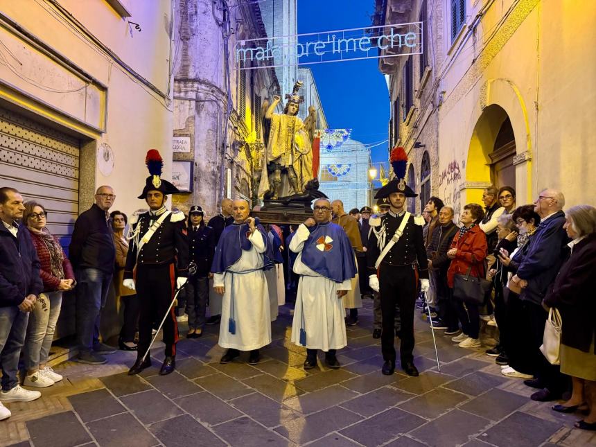 Lungo corteo per San Michele, Bruno Forte: "La grazia della pace scenda sulle guerre" 