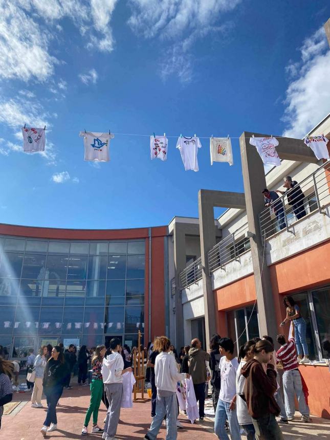 Studenti e docenti del Liceo Artistico omaggiano la Giornata Internazionale della Pace