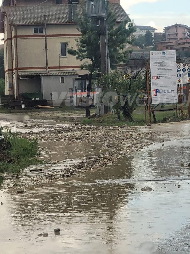 Bomba d'acqua ad Atessa, veicoli bloccati nel fango: ripristinata la viabilità