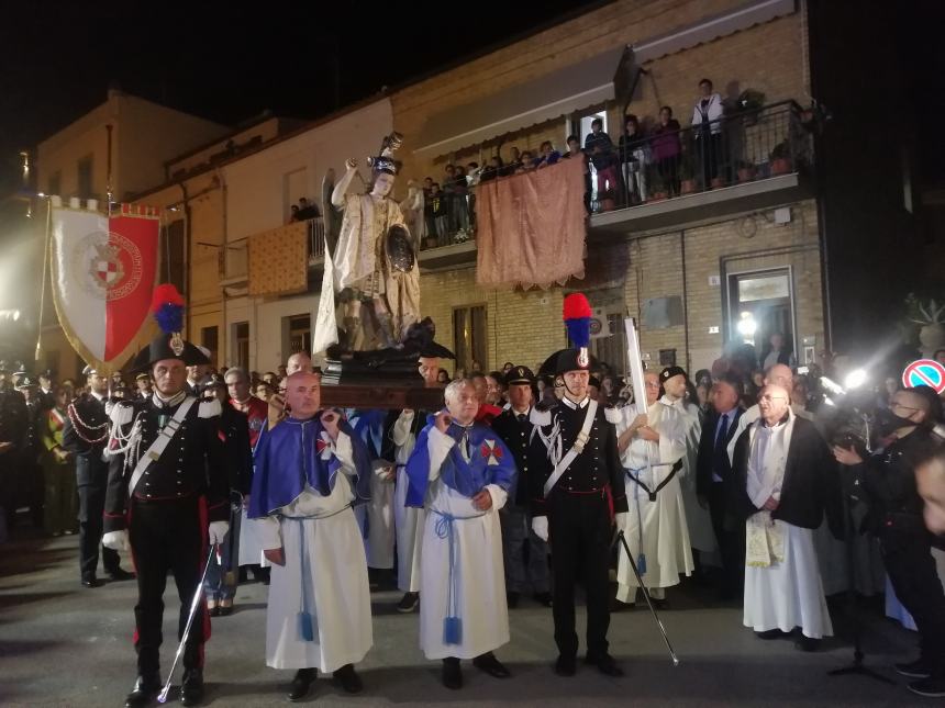 Lungo corteo per San Michele, Bruno Forte: "La grazia della pace scenda sulle guerea" 