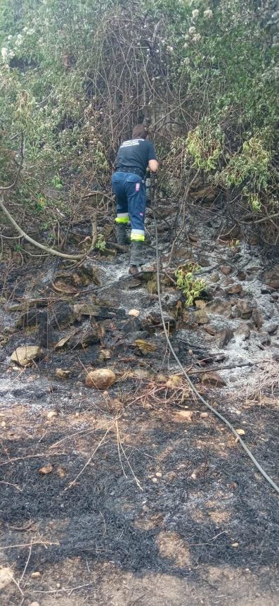 Ampio incendio a Rocca San Giovanni: necessario l’intervento di mezzi aerei