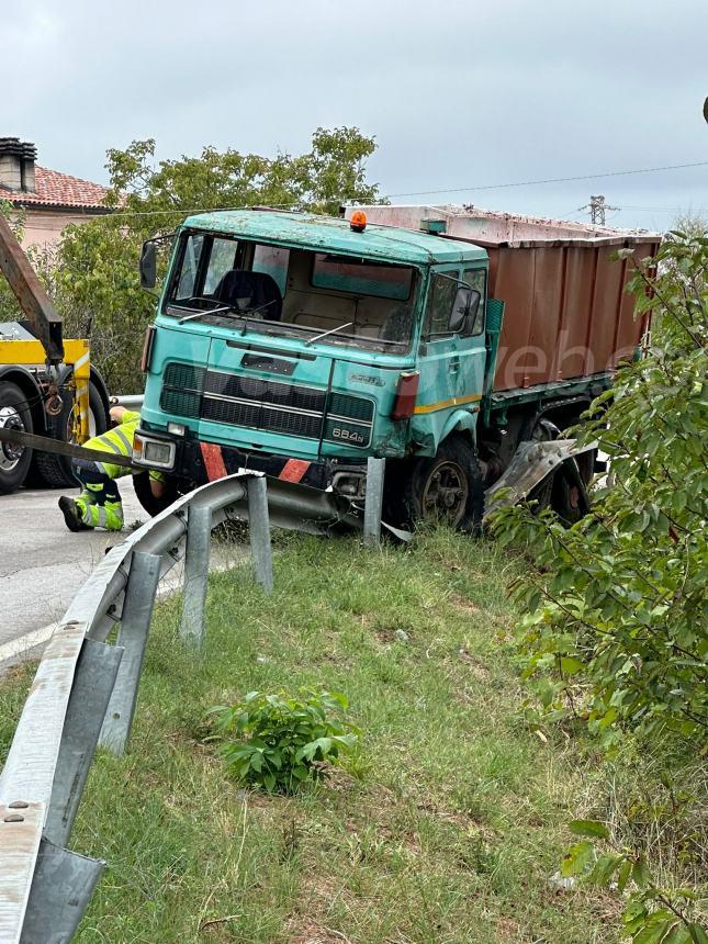 Scontro camion-auto in via San Lorenzo, ferita una 34enne moldava