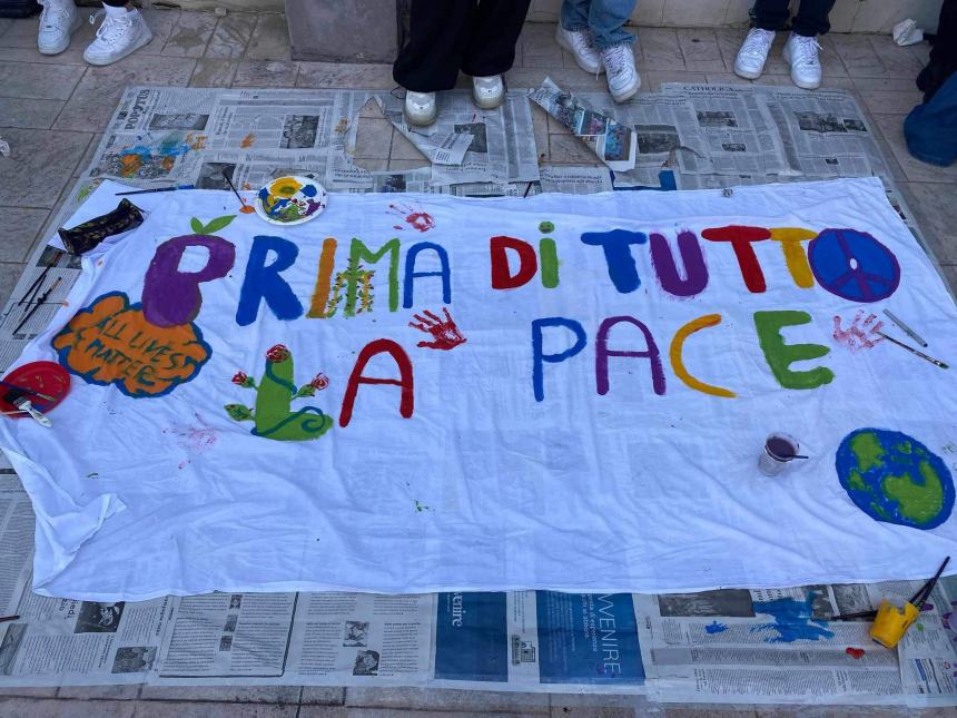 Studenti e docenti del Liceo Artistico omaggiano la Giornata Internazionale della Pace