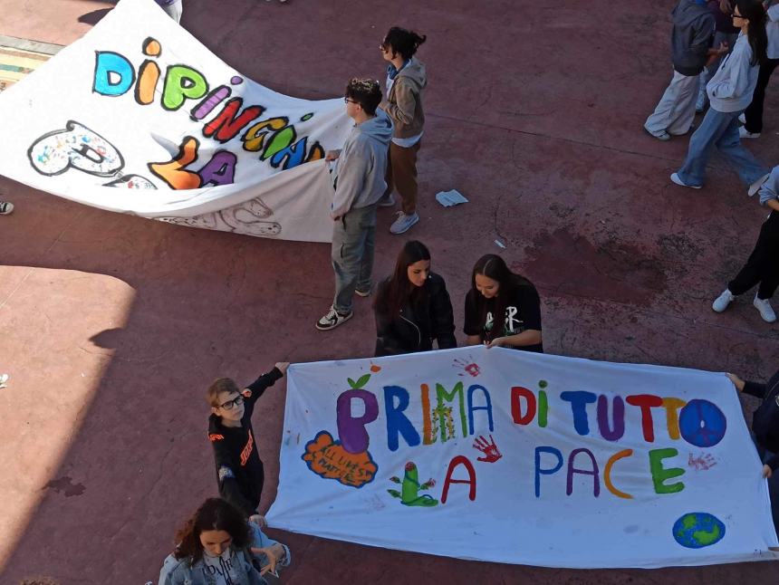 Studenti e docenti del Liceo Artistico omaggiano la Giornata Internazionale della Pace